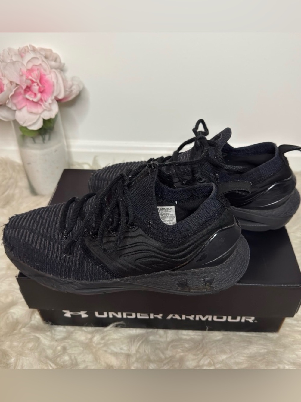 Under Armour(UA) Hovr Phantom 2 INKNT sneaker in black. Size: 7.5Men.